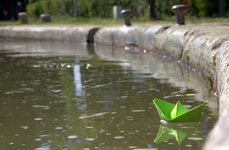 paperboat, water, voyage-1014962.jpg